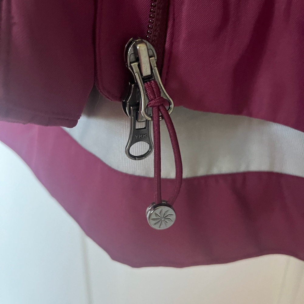 NWOT Athleta Women’s Maroon Raincoat size small - Picture 5 of 15